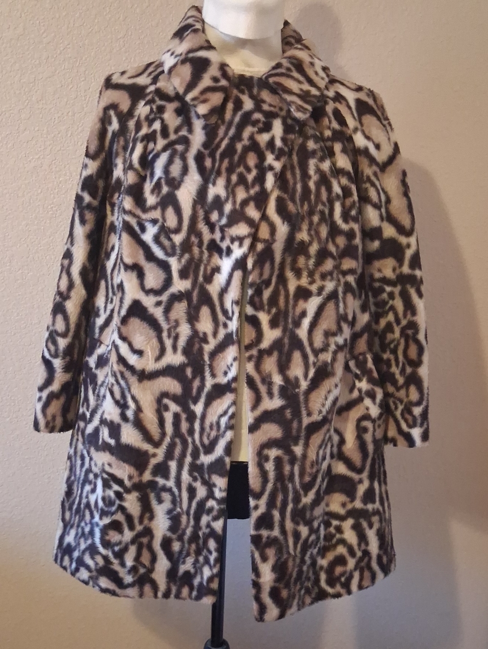 Women's Vintage 1960s Collins & Aikman Leapard Print A-line Coat. Mod Style Era.